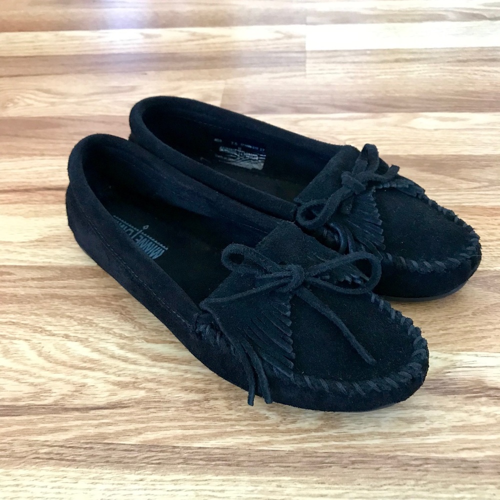 Minnetonka Black Moccasin Size 7.5